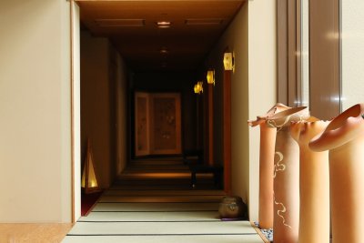 料亭　志都岐入口のオブジェの写真です。