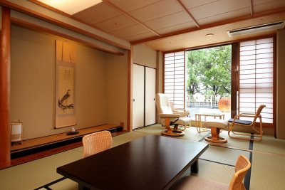 ｸﾞﾚｰﾄﾞｱｯﾌﾟ和洋室　 10畳和室+ツインの写真です。