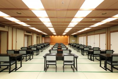 七福神の間（大広間：会議スタイル）の写真です。