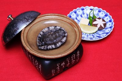 あわび陶版の写真です。