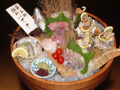 お刺身桶盛（お刺身グルメ）の写真です。