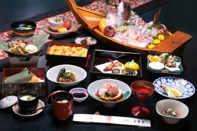 千春楽会席グループ宴会料理の写真です。