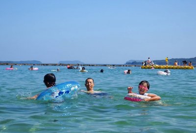 海の中海水浴の写真です。