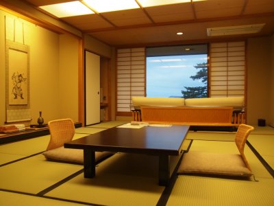 ｸﾞﾚｰﾄﾞｱｯﾌﾟ １２．５畳和室の写真です。